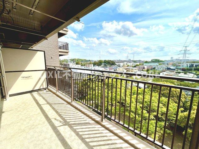 洗濯物が多い家族でも安心のワイドタイプのバルコニー採用！洗濯物も乾きやすいと思います。