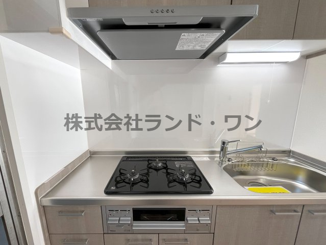 薄型のレンジフードなので圧迫感がありません