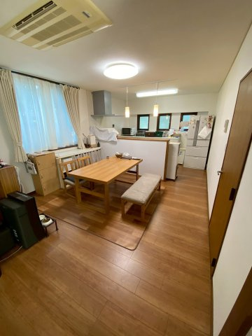 平成28年にリフォームされた1階リビングは大変キレイに使われています。