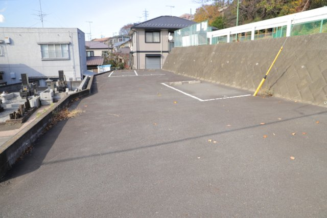 家を建てる前提で土地を探している場合、地盤の丈夫さは譲れない条件の一つです。地盤が脆弱だと追加工事が必要となります。また、過去に地盤沈下や液状化現象を起こした土地は、できるだけ避けた方がいいでしょう。