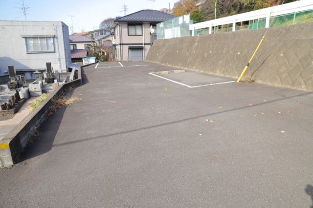 人が暮らすうえで日光は大切な要素となります。日当たりの良さは譲れないポイントですね。併せて近くに大きな建築物の建築予定がないか、あるいはそれが可能な土地が近くにないか事前に確認することもお勧めします。