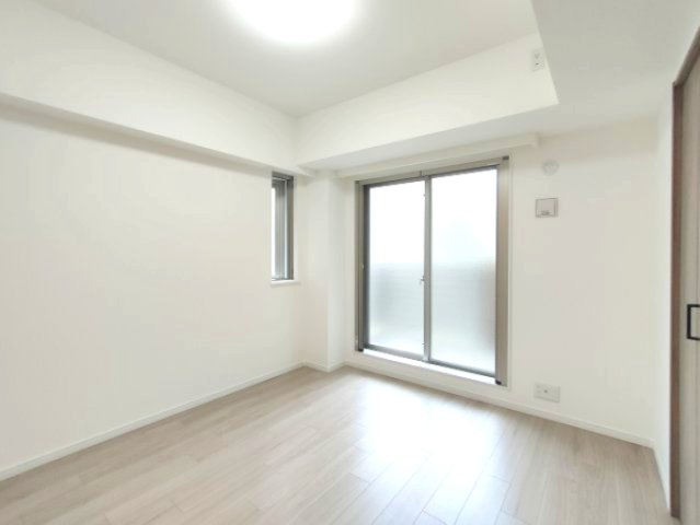 【洋室約6.0帖】　ゆったりサイズの洋室は、主寝室にいかがでしょうか？