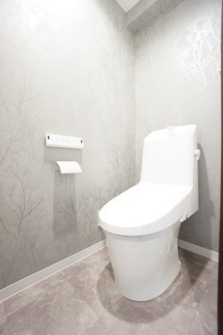 【新品】トイレ本体、温水洗浄便座交換済み♪