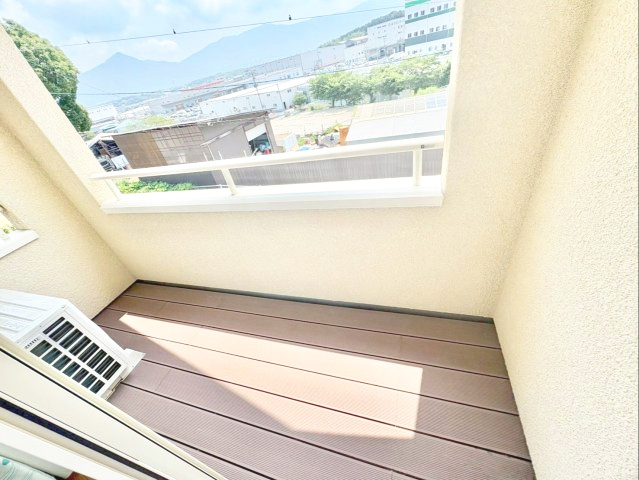 見晴らし良好のバルコニー！東向きで爽やかな朝日が差しこみます！