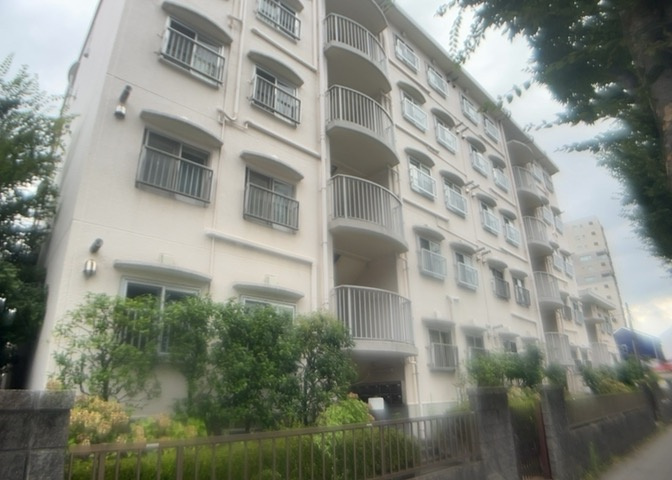 現況空家の状態となっておりますので、ご都合に合わせてスムーズに現地をご見学いただけます。写真だけでは伝わらない陽当りや室内空間の広がり、周辺環境の雰囲気などを現地にてご確認ください。