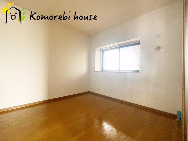使い勝手のいい洋室です