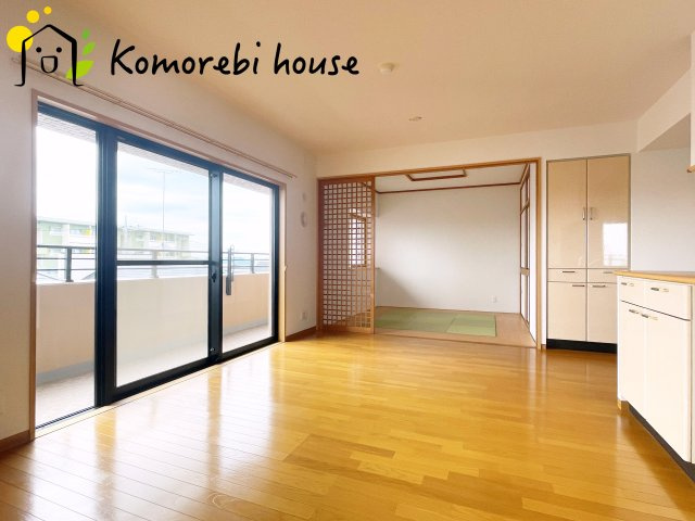 こちらの居間で趣味の時間をお楽しみください