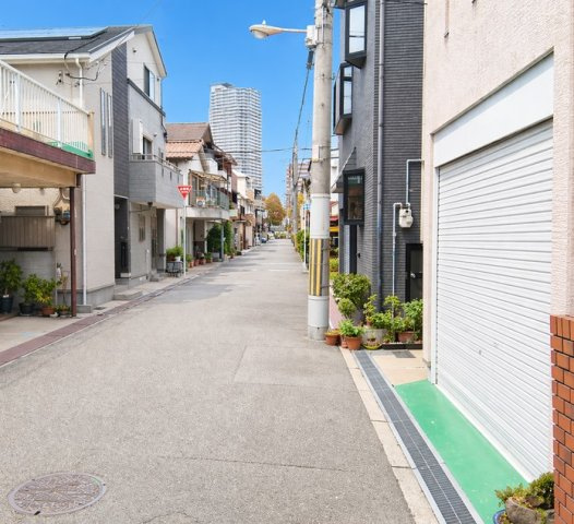 前面道路幅員5メートル有、運転が苦手な方も楽々駐車可能です♪