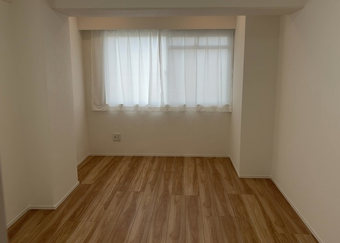 寝室でゆっくりと過ごすためにはベッド周りの適度な空間を担保することや窓の位置、照明の明るさ、寝室の広さなどを考える必要があります。自身や家族の構成とライフスタイルに併せて寝室にする部屋を選びましょう！