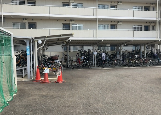 マンションの駐輪場は、事前に空きがあるか確認を取ると安心です。せっかく入居したのに駐輪スペースがない！なんてことになったら大変ですよね。そこで、内見時や購入前にはまず事前に確認しておくと良いでしょう。