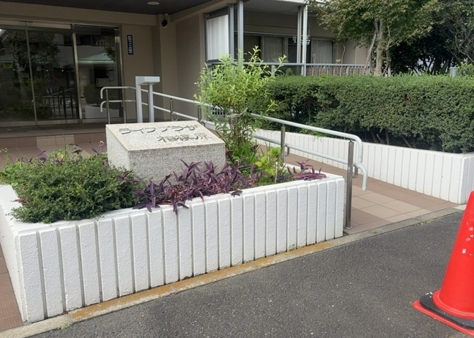 物件によっては、入居者が個人的に使用できる専用庭がついているものもあります。また、住宅の中にある土間の部分を庭と呼ぶこともあります。庭の用途は住む人によって変わり、それによってデザインもさまざまです。