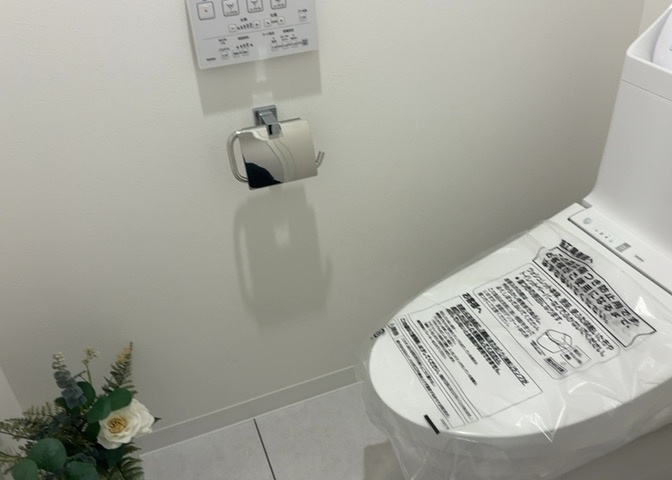 トイレは大きさや形、機能、抗菌性などが異なる多種多彩なタイプが各メーカーから出ています。それぞれに良さがあるため、事前にどういったタイプのトイレがいいのかをご家庭内で決めて、内見に行くといいでしょう。