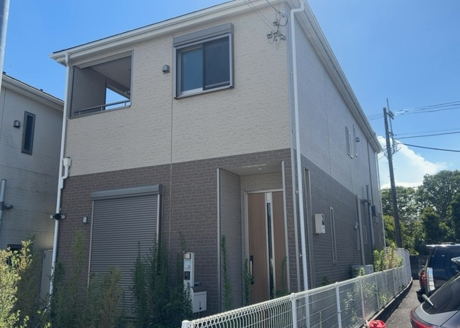 木造住宅とは土台、壁、柱など建築物の強度を支える構造体の材に木が使用されている構造を指します。構造体は建物の自重を支えるだけではなく風圧や水圧、積裁荷重などあらゆる衝撃に耐えるための基礎です。