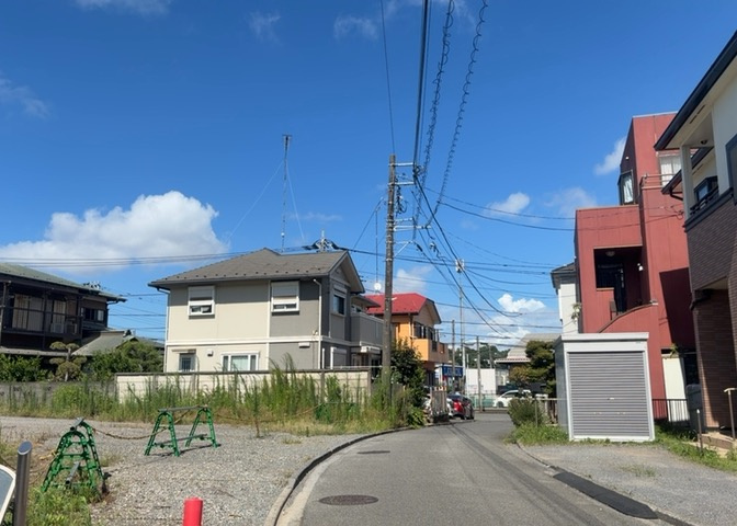 桜や紅葉の名所に出かける人は多いと思いますが、家にいながら季節の移ろいを感じる生活を送りませんか？リビングや窓から見える景色が生活を彩るワンポイントに！現地から見える景色を堪能してみては如何でしょう。