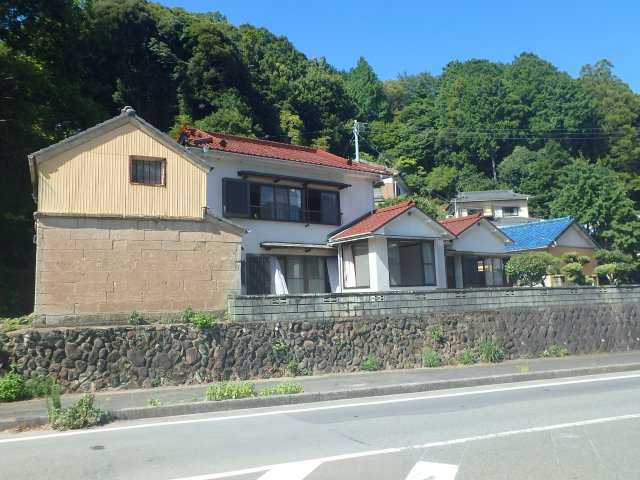 落ち着いた雰囲気の外観です