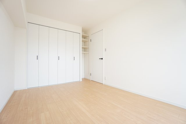 約6.6帖の洋室！主寝室にぴったりのお部屋です！全居室エアコン設置可能♪ニッカ不動産お勧め住戸♪