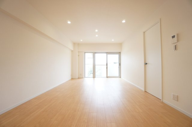 使いやすいリビングです！リフォーム済みで即日入居可能♪全居室エアコン設置可能♪ニッカ不動産お勧め物件！