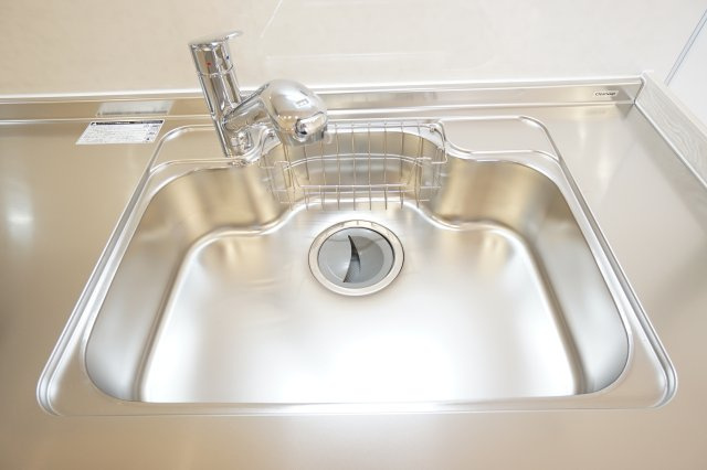 水栓一体型浄水器が付いているので、中にカートリッジを入れることで、ろ過されたお水が使用可能です！カートリッジについては最初1個を無料プレゼント♪