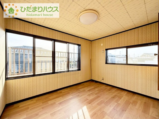 窓が多く、明るい空間を演出してくれます(*^^*)