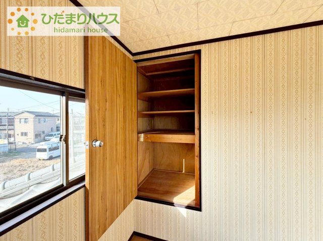ちょこっとした収納があることで、消耗品のストックをするのにも便利です☆