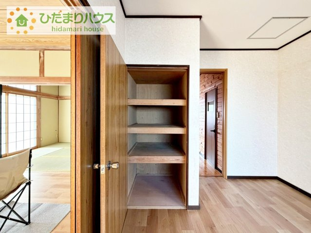 家族みんなで共同で使える便利な廊下収納！