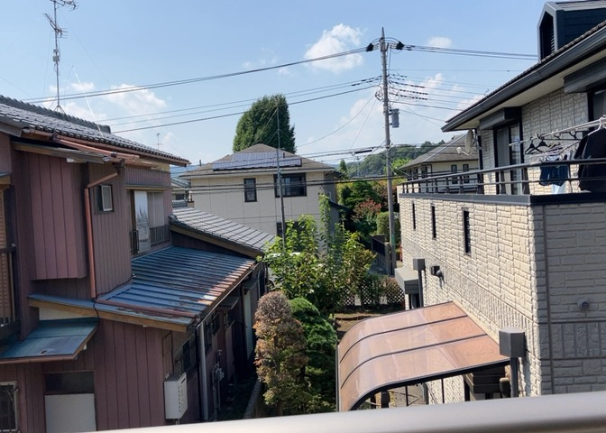 眺望を気にして物件を探す場合、前面に建物が建っていないか現地で確認しましょう！前面に建物があると景色はもちろん、日当たりや風通しにも影響が出てきます。住んだ時のことを想像しながら現地見学をしましょう。