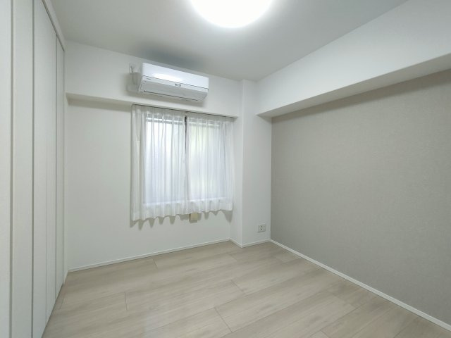 【洋室約6.0帖】　ゆったりサイズの洋室は、主寝室にいかがでしょうか？　