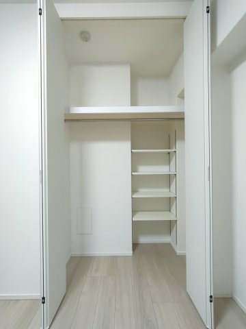 【洋室約6.0帖　収納】　全てのお部屋に収納を備え、空間を広くお使いいただけます。