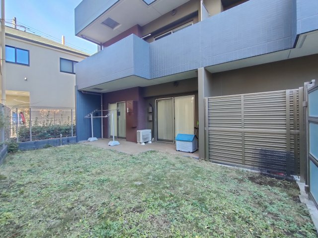 【テラス】　夏にはお子様の水遊びの場にも◎