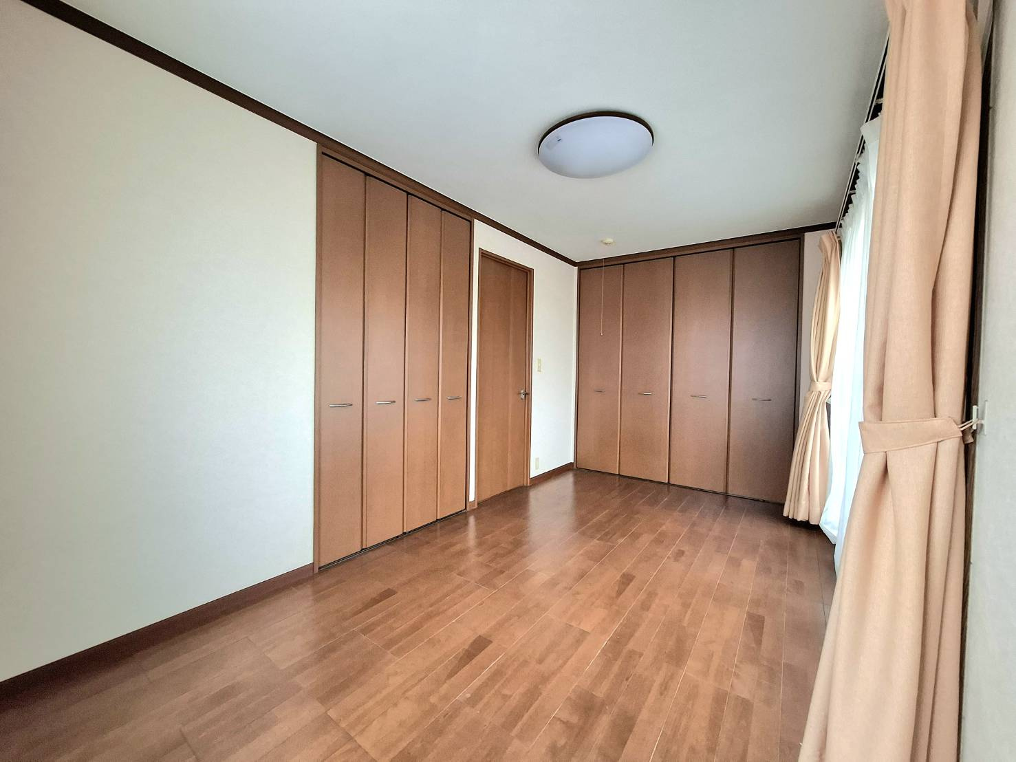 大容量の収納があるので、居住空間をスッキリ快適に保つことができますね！