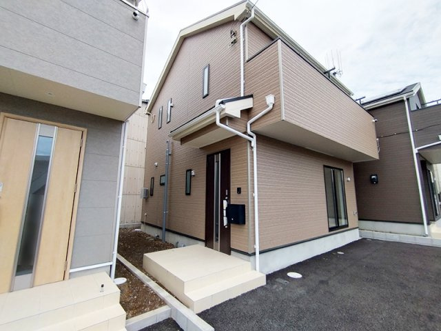 スーパーやコンビニ、ドラッグストアも徒歩10分圏内に揃います。