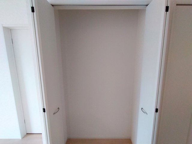 生活感を隠しつつ日常使いの物をすぐ近くに置いておけるリビング収納。