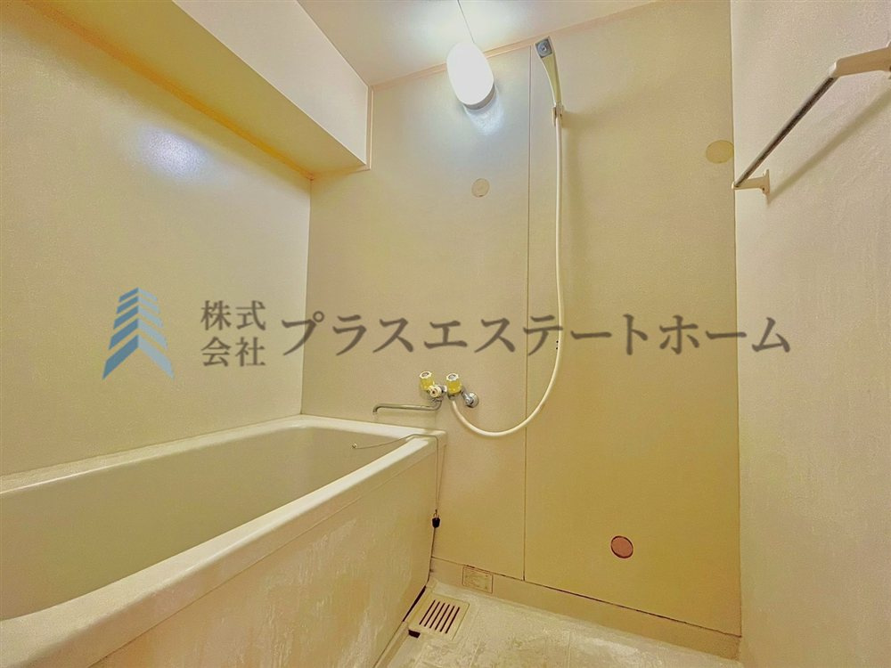 白基調で清潔感のある浴室♪