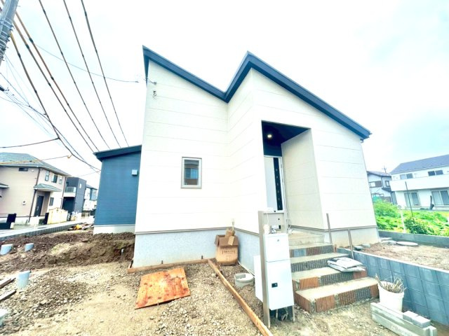 敷地面積168.04？（50.83坪）で角地にある平家住宅です。駐車スペースも2台ございます。是非、現地ご覧ください♪