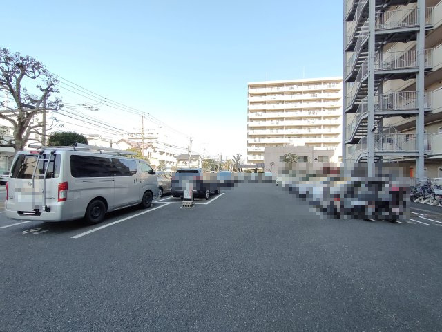 【駐車場】