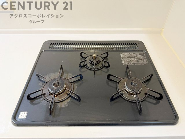 多数の調理器具を同時に使用でき、料理の効率化が可能。省エネで節約になり、様々な料理スタイルに適応できます。また、火力調整が独立しており、手入れや掃除もしやすく、今よりもっとお料理が楽しくなるかも。　