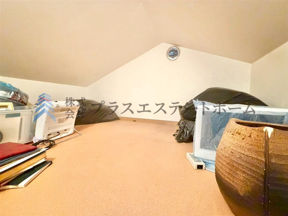 屋根裏収納あり♪たっぷり収納できます♪