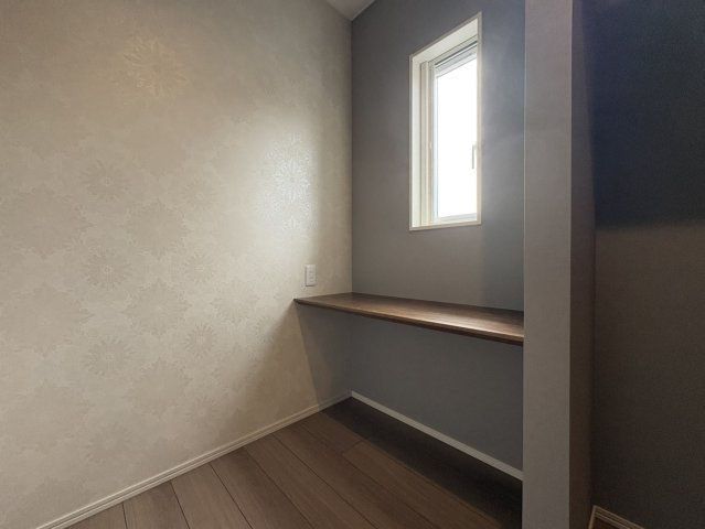 ウォークインクローゼット奥のカウンター