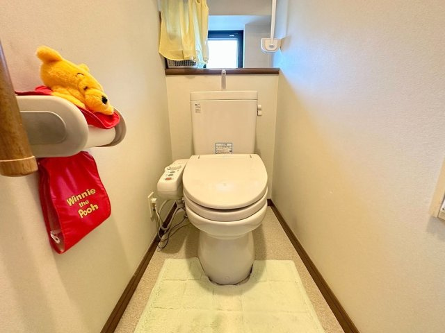 温水洗浄便座付きトイレです