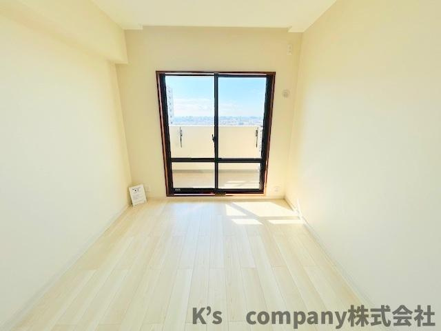 洋室6帖◇こちらのお部屋からバルコニーに出ることができます♪