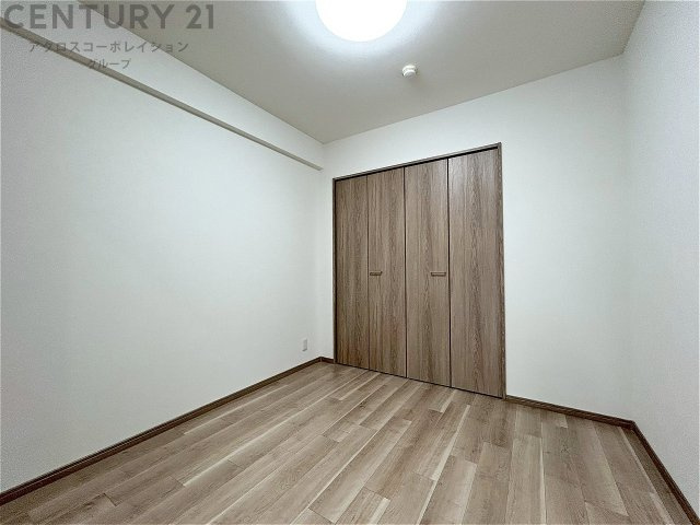 リラックスできるプライベート空間で、快適な睡眠をサポート。個人の好みに合わせたインテリアや寝具で心地良さを追求。プライベートな時間を過ごし、リフレッシュする場所におすすめです。　