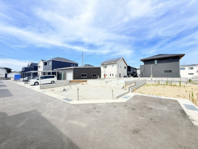 前面道路含む現地写真です
