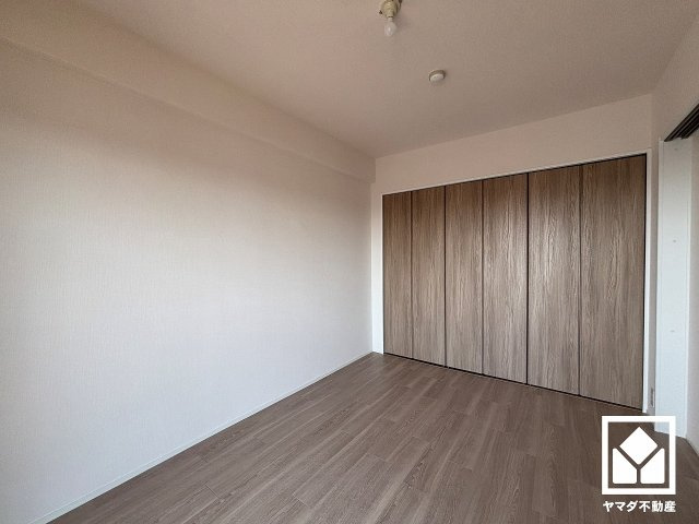 約6帖の南側洋室です。お子様のお部屋などにも丁度良い広さです。全居室6帖以上のゆとりある居住空間?で、広々お使いいただけます。