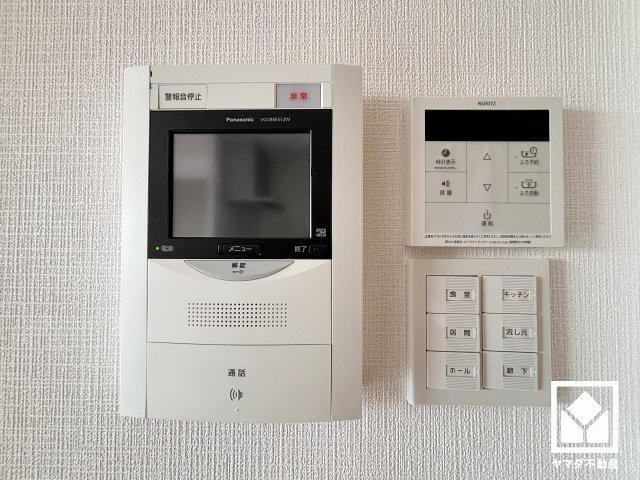 突然の来訪時でも安心なモニター付きインターホンを完備。お留守番中のお子様でも簡単に来訪者の確認ができます。