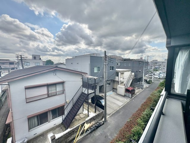 【二面採光＆2面バルコニー】朝日が差し込む南東・北東バルコニーで風通し良好！