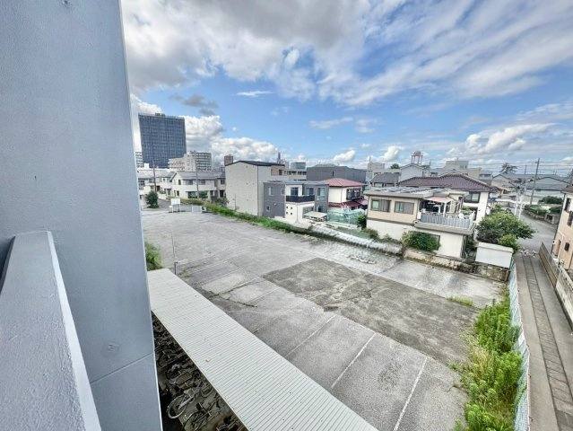 【二面採光＆2面バルコニー】朝日が差し込む南東・北東バルコニーで風通し良好！