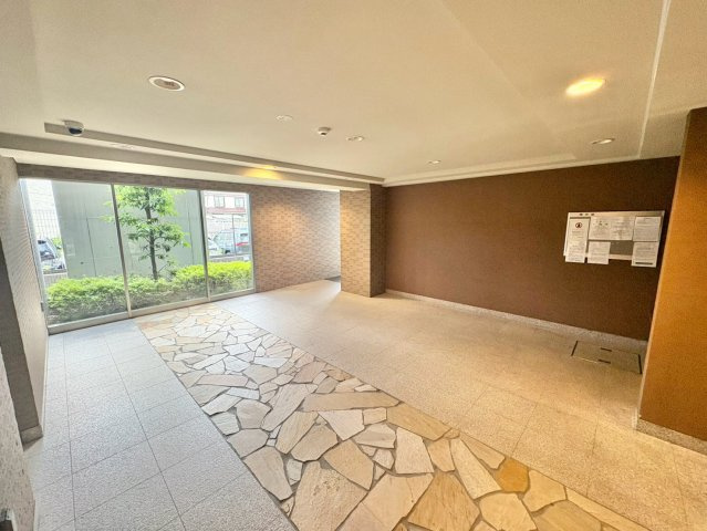 【安心のオートロック完備】プライバシーを守り、住まいの安心を叶えるエントランス