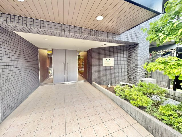 【安心のオートロック完備】プライバシーを守り、住まいの安心を叶えるエントランス