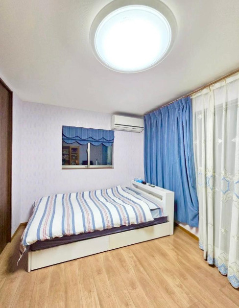 【2階：洋室6.5帖】バルコニーに面したお部屋☆収納完備です♪