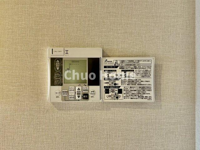 【床暖房】冬は足元から暖めてくれる床暖房はエアコンとは違って埃が舞いませんので健康にも良さそうですね。